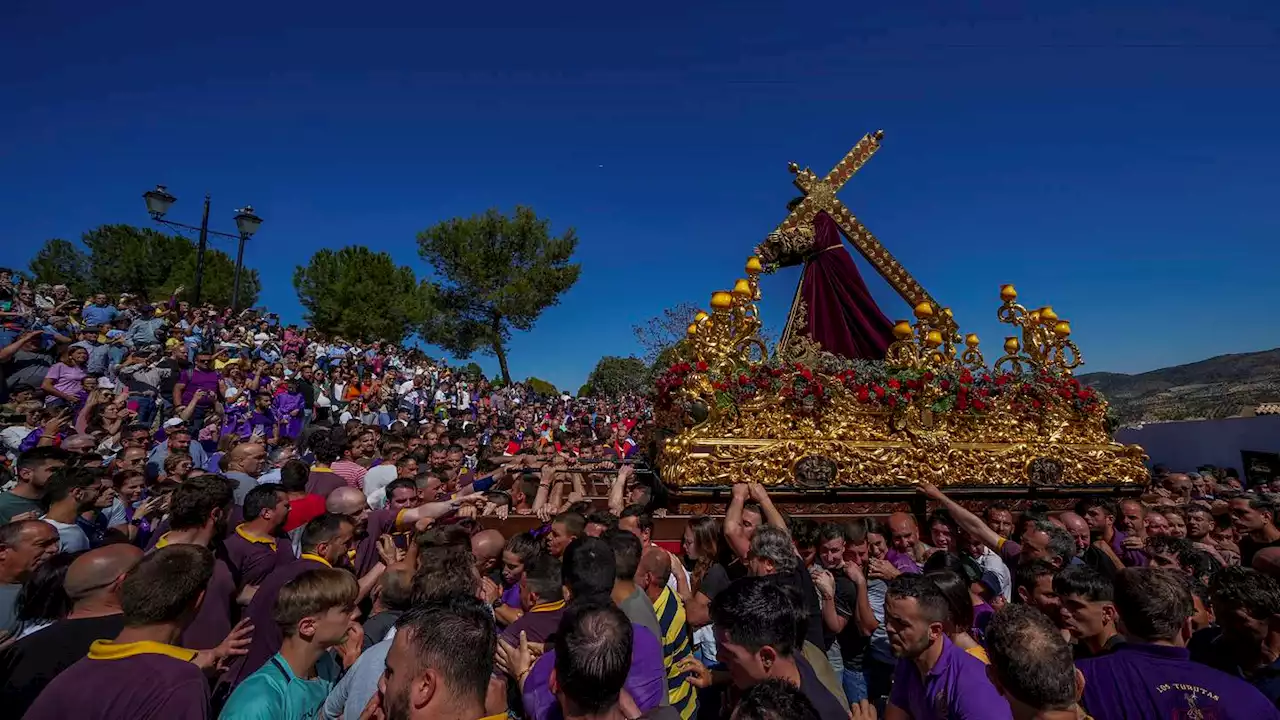 AP PHOTOS: Joyous Holy Week celebrations around the world