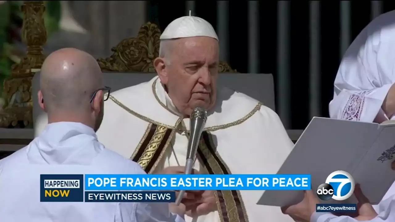 Pope Francis celebrates Easter mass at St. Peter's Square, prays for both Russians and Ukrainians