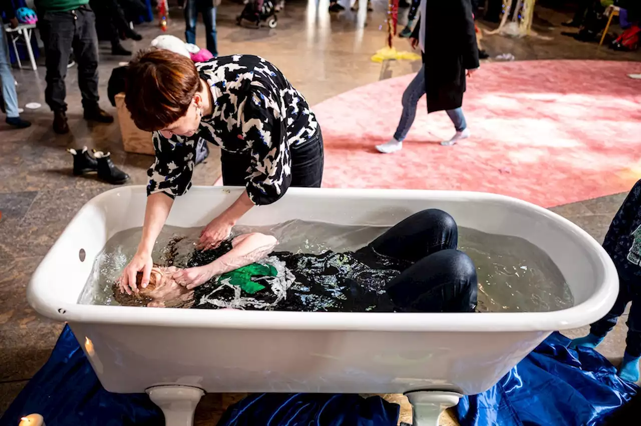 Pop-up-Tauffest: Gottes Segen in der Badewanne