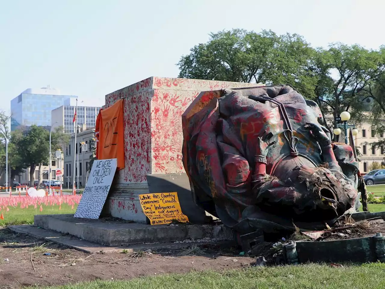 Site of toppled Queen Victoria statue at Manitoba legislature may be left open