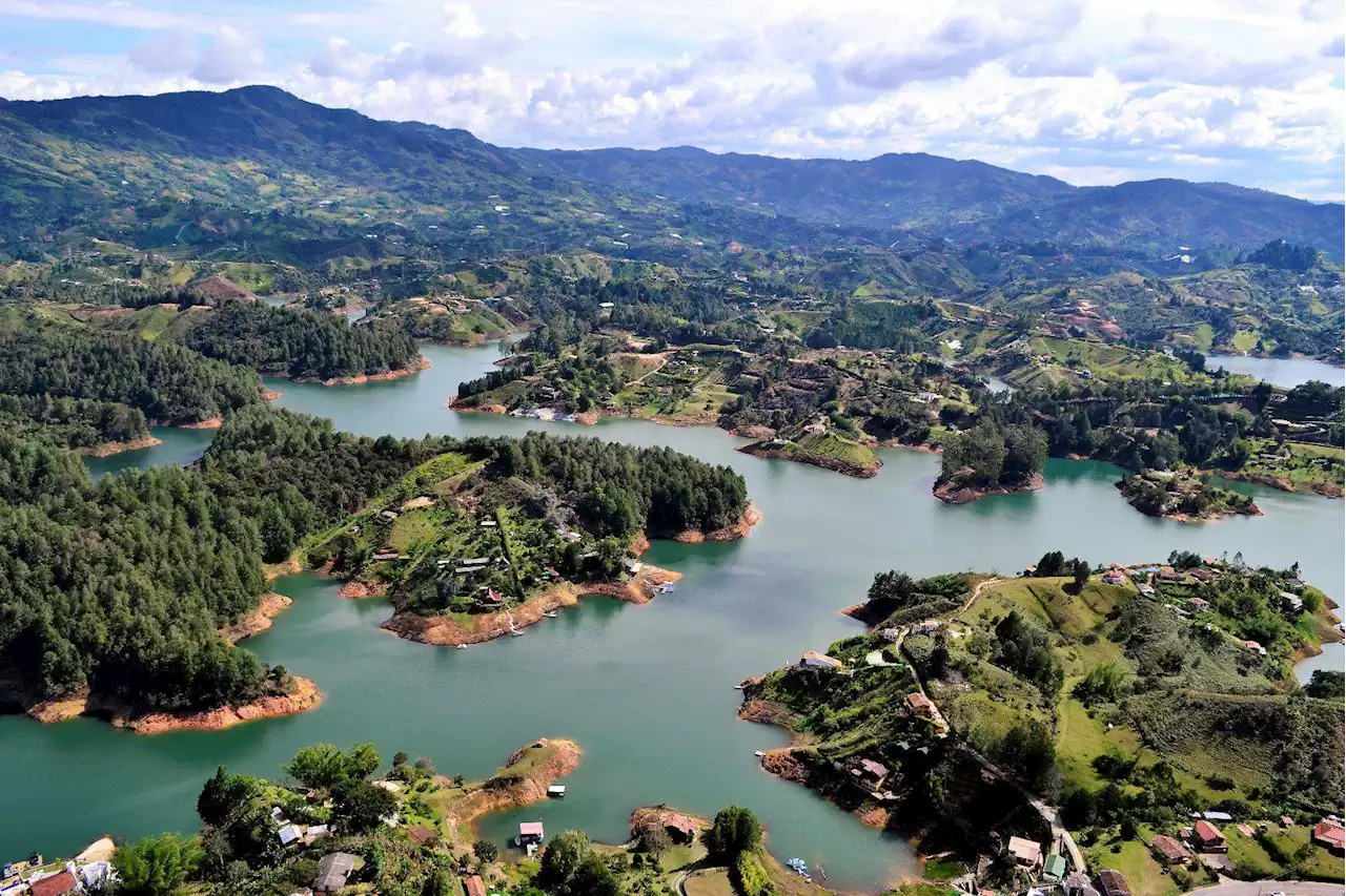 Cuatro turistas heridos dejó choque de motos acuáticas en el embalse de Guatapé, Antioquia