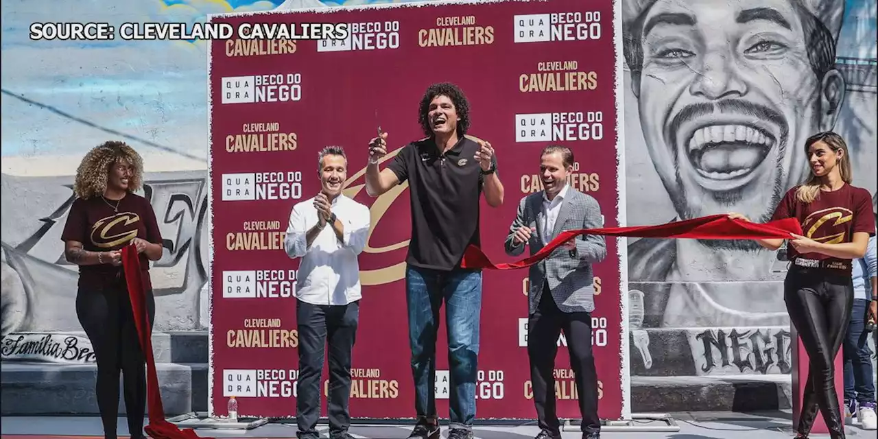 Cleveland Cavaliers, Anderson Varejão unveil refurbished basketball court in Brazil (GALLERY)