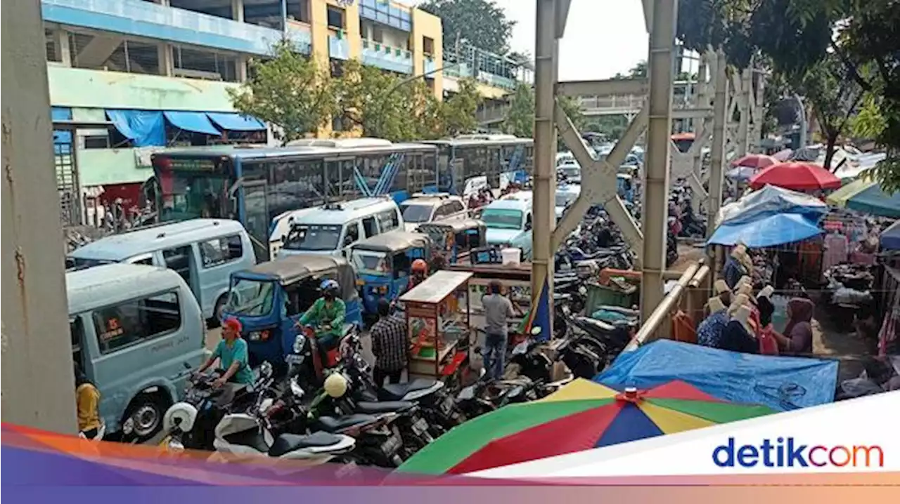 Penampakan Macetnya Sekitar Pasar Tanah Abang yang Dipadati Warga