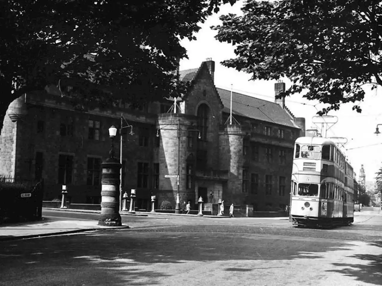 This venue hosts one of Glasgow's oldest annual parties and serves 'fun' pints