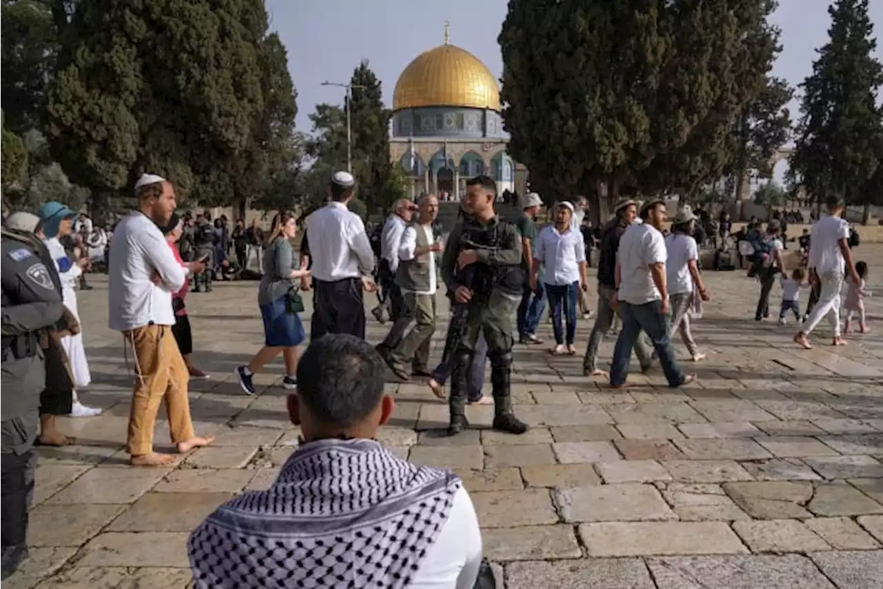 Tensions build around Jerusalem shrine after Syria rockets