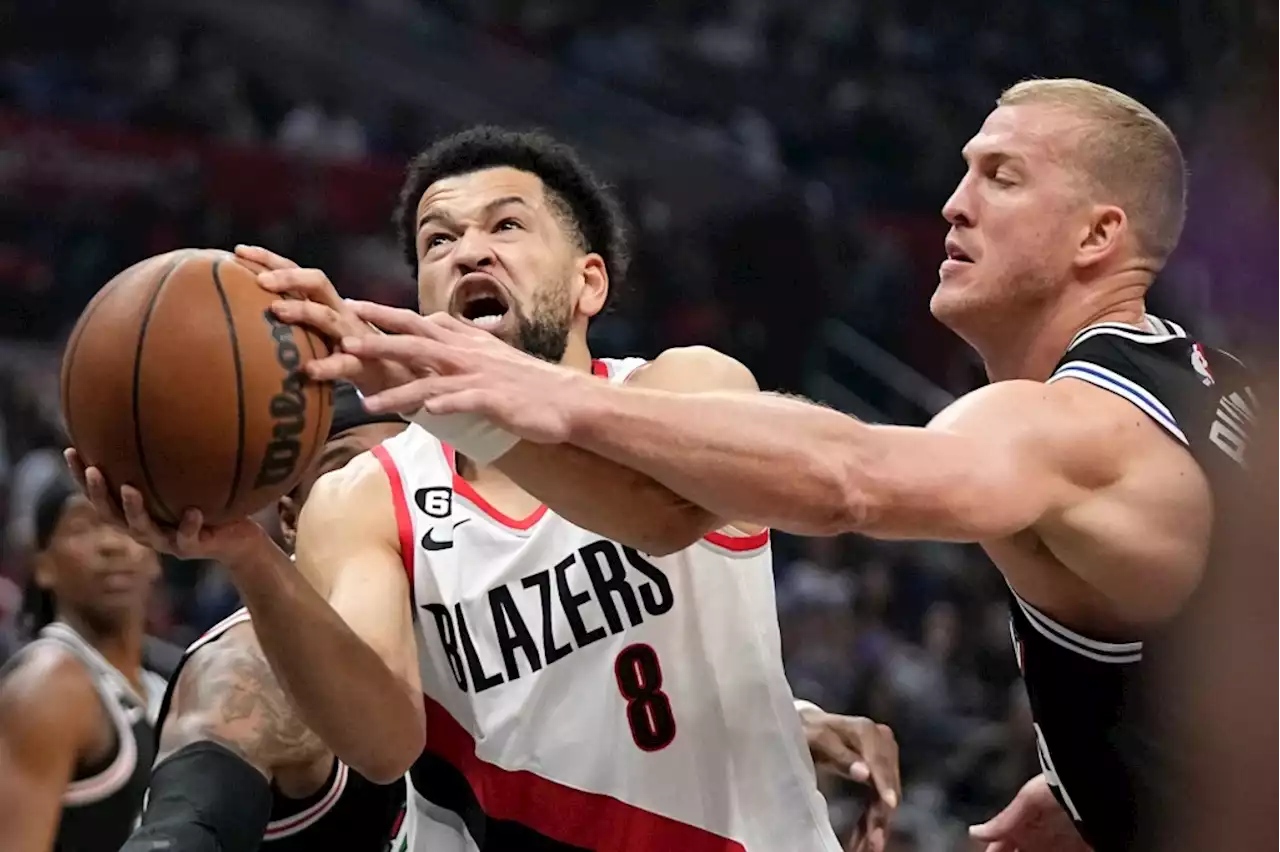 Clippers wake up and pull away from stubborn Blazers