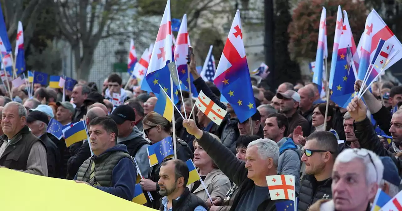 Géorgie: des milliers de personnes rassemblées à Tbilissi contre le gouvernement