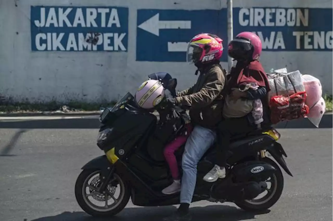 Pemudik dengan Sepeda Motor Mulai Lintasi Pantura