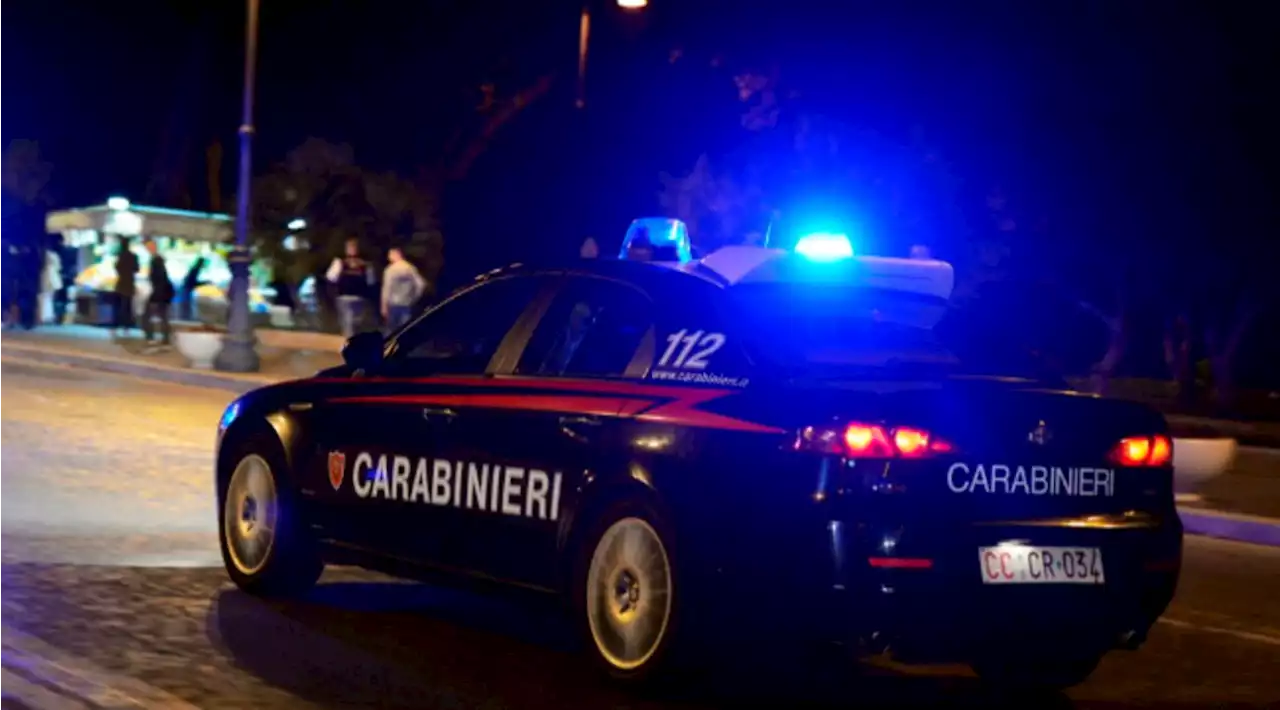 Milano, giovane accoltellato a morte nella notte: indagano i carabinieri