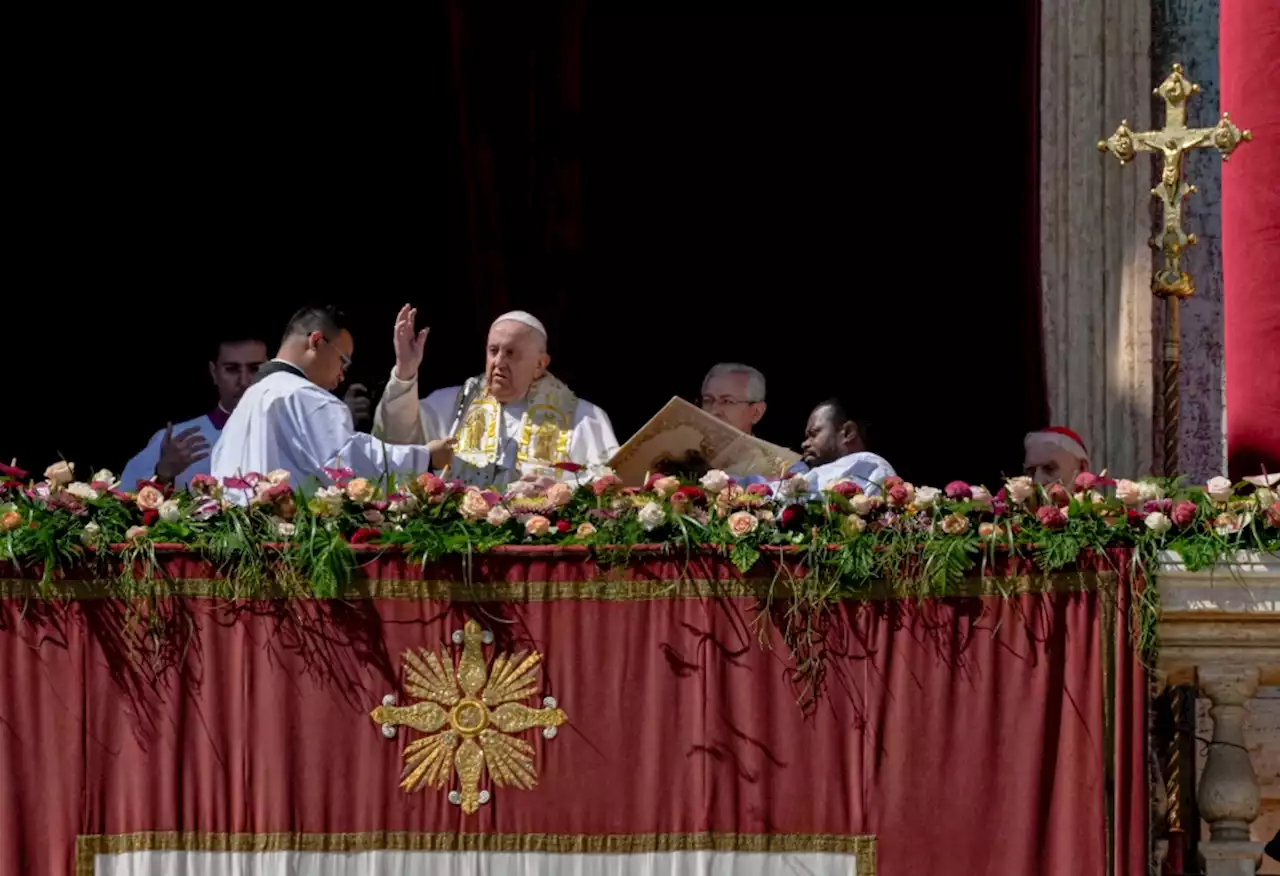 Pope at Easter: Pray for Ukrainian, Russian people, refugees