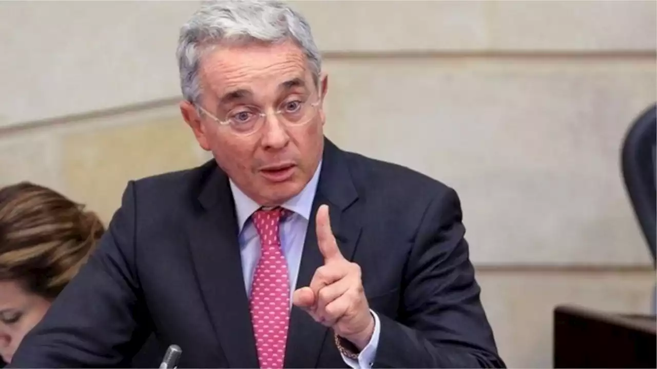 El expresidente Uribe opina que la reforma pensional generará un endeudamiento a futuro