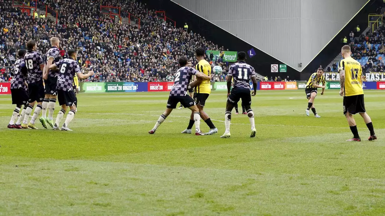 Vitesse boekt broodnodige zege, Van Hooijdonk leidt Heerenveen langs Volendam