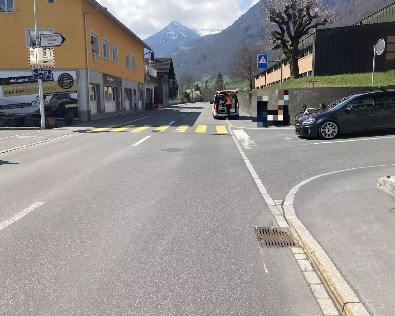 Schwanden GL: Unfall zwischen Lernfahrer (17) und Fahrradfahrer