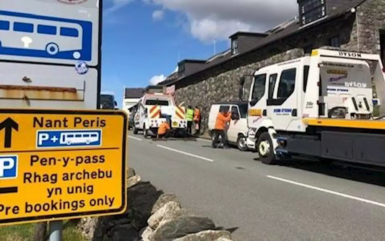 'Irresponsible and dangerous parking': Police tow 40 vehicles to 'reduce risk' to cyclists in Snowdonia