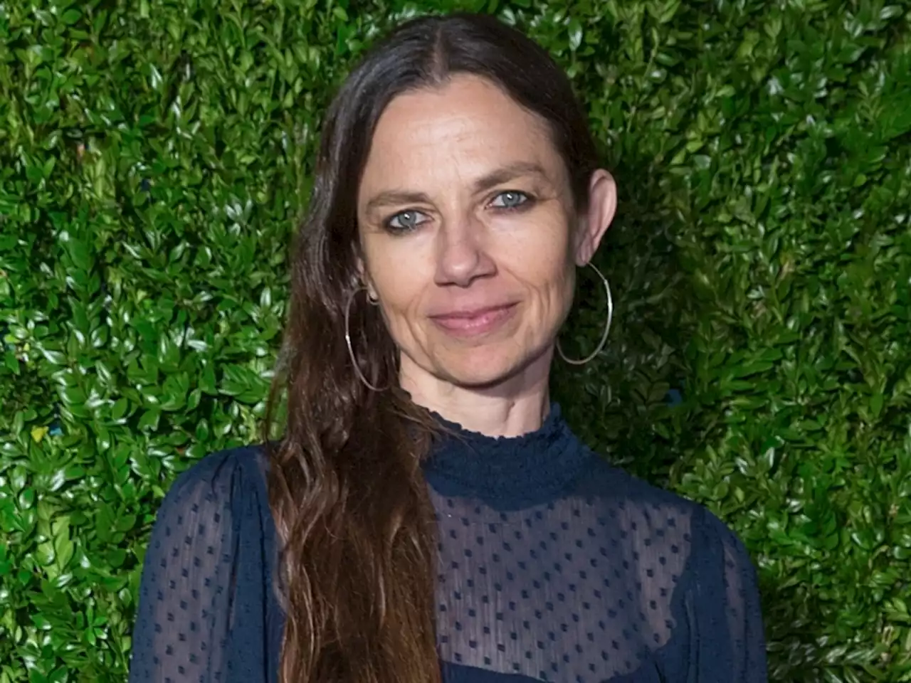 Justine Bateman Shouted Out How This Oscar-Nominated Actress Embraces Her Unique Facial Trait & We Love This Energy