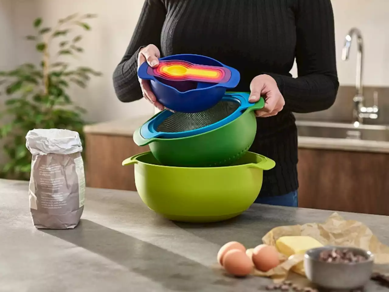 Shoppers Call This Space-Saving Mixing Bowls Set ‘Stackable Magic' & It’s More Affordable Than You Think