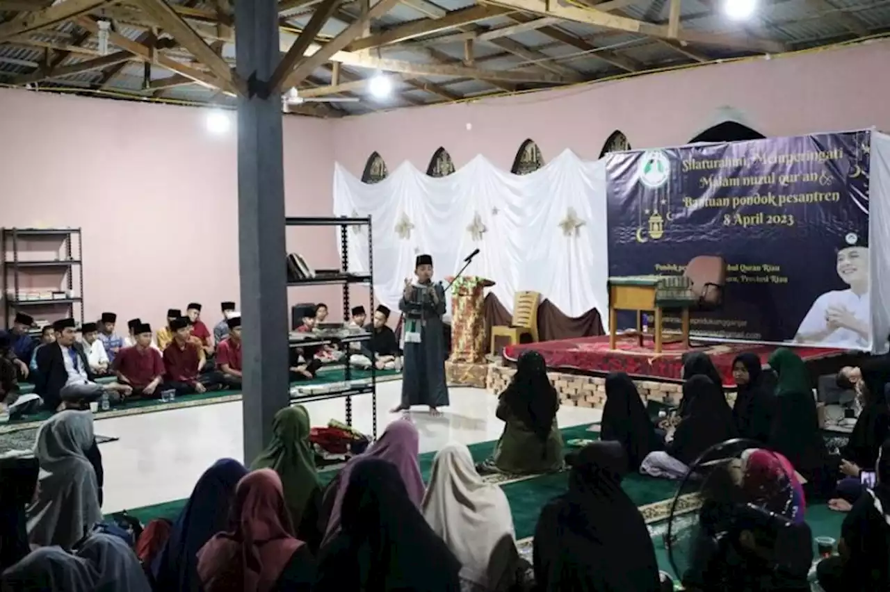 Peringatan Nuzulul Qur'an di Ponpes Riau Diisi Ceramah dan Penyerahan Bantuan