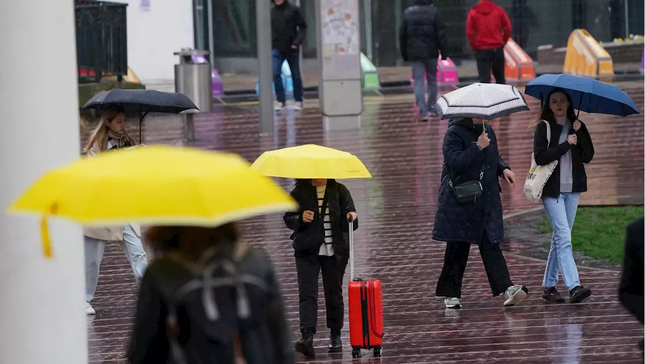 Easter warm weather set to be replaced by wind and rain