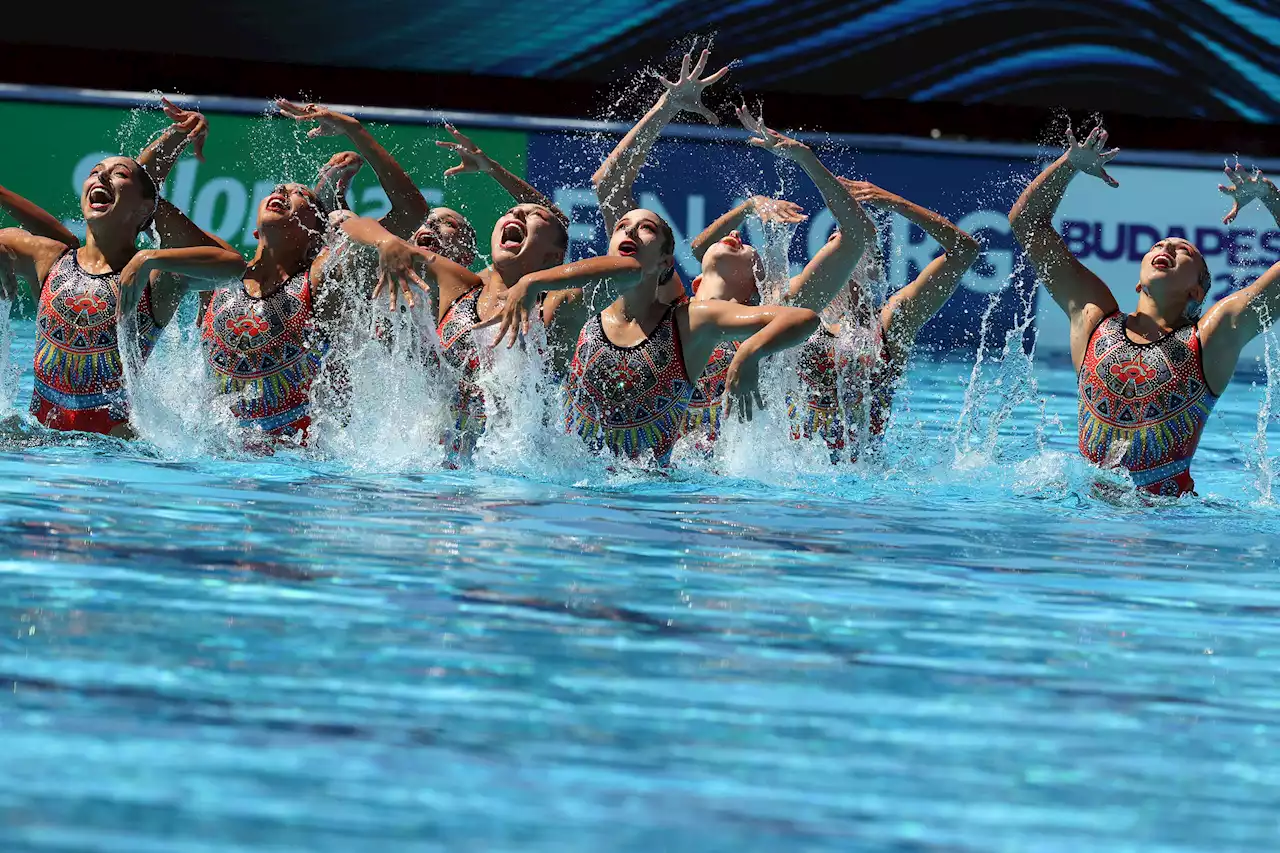 Conade no ayuda y equipo de natación artística de México venden trajes de baño