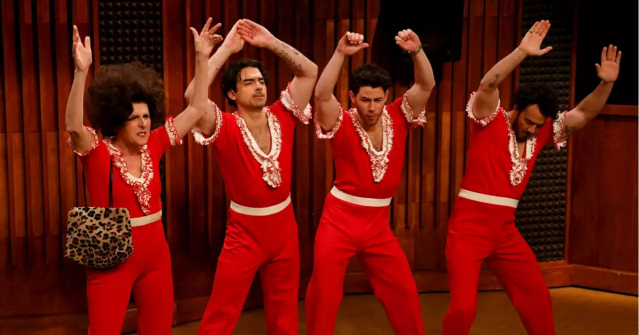 Watch Jonas Brothers Rock Unitards for Dance Lesson With Molly Shannon