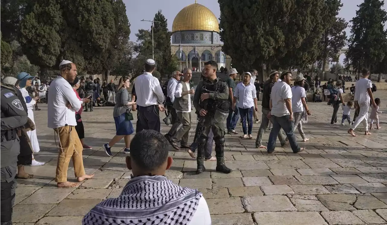 Tensions build around Jerusalem shrine after Syria rockets