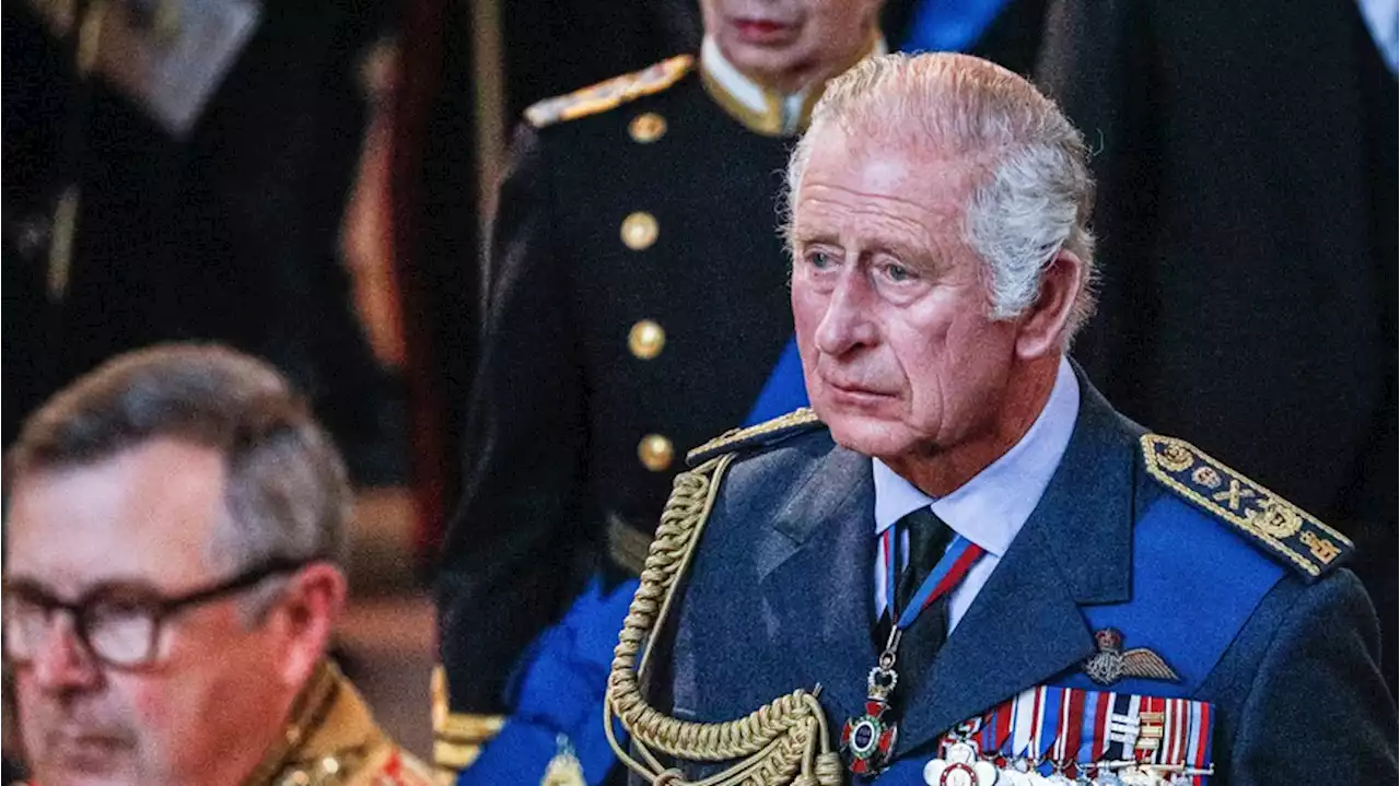 König Charles: Dramatische Bitte an Queen Elizabeth enthüllt