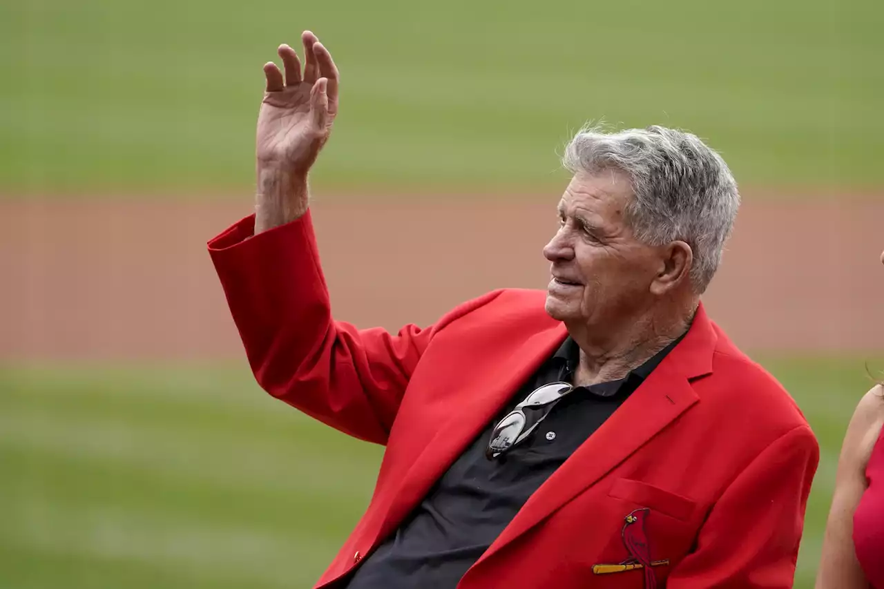 Cardinals broadcaster, World Series champ Mike Shannon dies