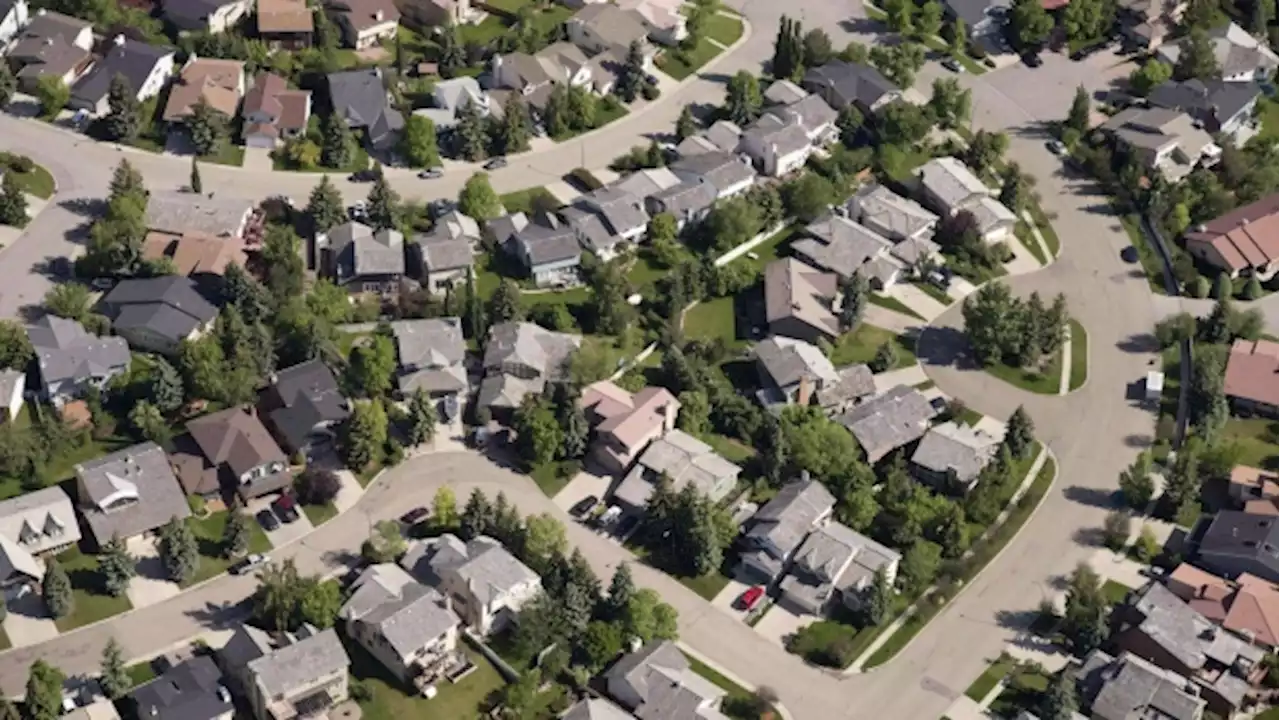 Calgary sets new April record as benchmark price hits $550,800: board - BNN Bloomberg