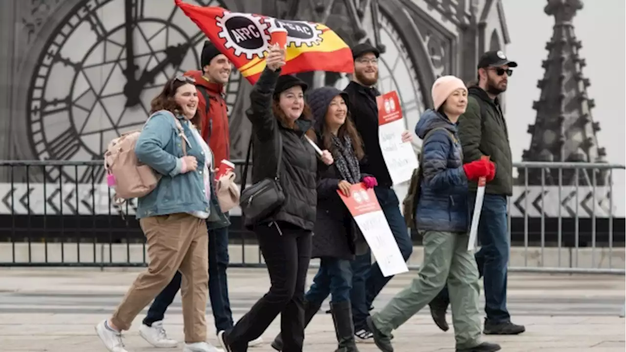 Most Canada government workers end strike after deal on wages - BNN Bloomberg