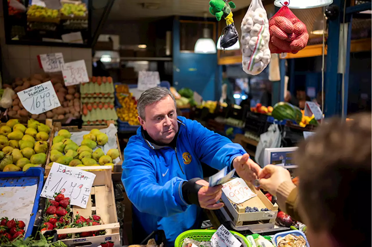 Food prices fall on world markets but not on kitchen tables | Paul Wiseman & Evelyne Musambi / The Associated Press