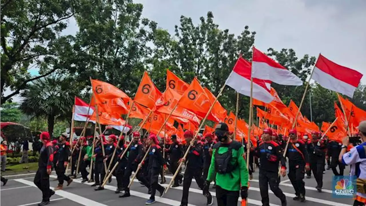 Lautan Massa Buruh di Sekitar Istana Capai 10.000 Orang