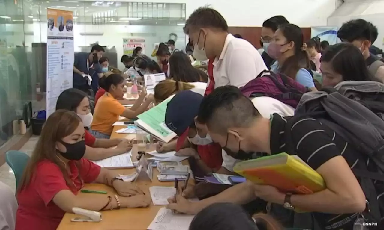 15,000 jobseekers flock to gov't fairs on Labor Day