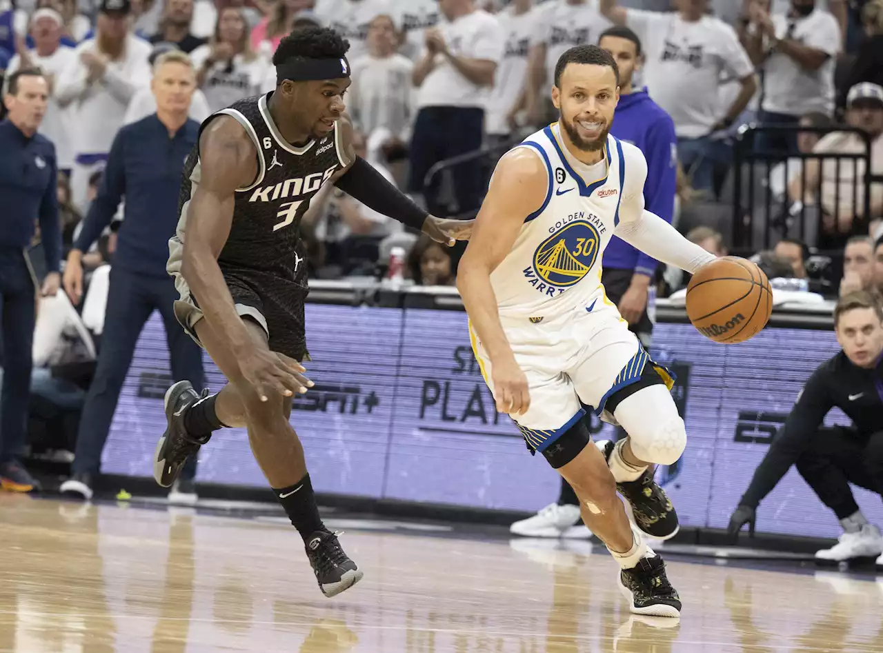 Curry scores playoff career-high 50 as Warriors down Kings