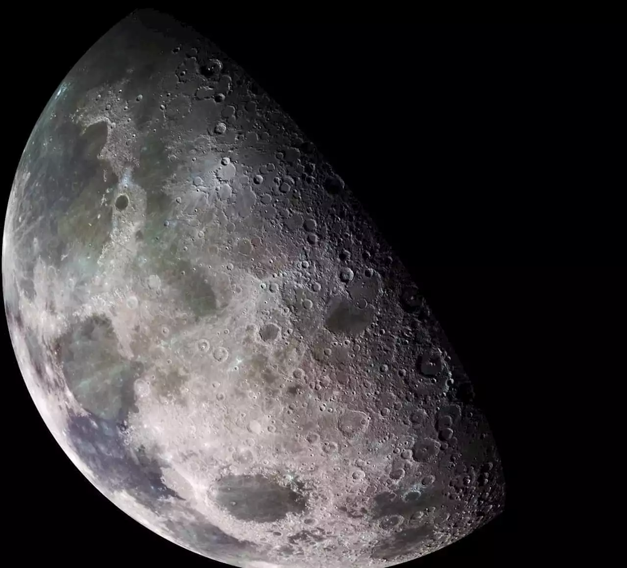 NASA publica imágenes del sombrío polo sur de la Luna