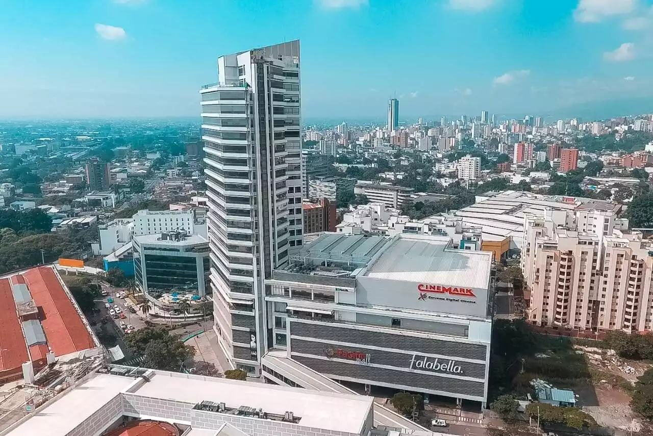 Centro comercial caleño hace historia al obtener triple certificación de calidad