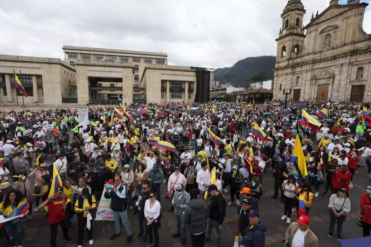 Marchas en Bogotá 1 de mayo: hay cierres de TM; manifestantes avanzan por la 7.ª