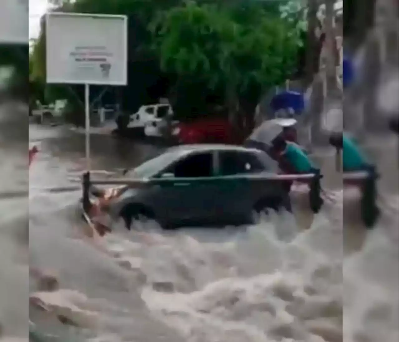 Video: ¡Qué susto! Vehículo quedó atrapado en arroyo de San pedro