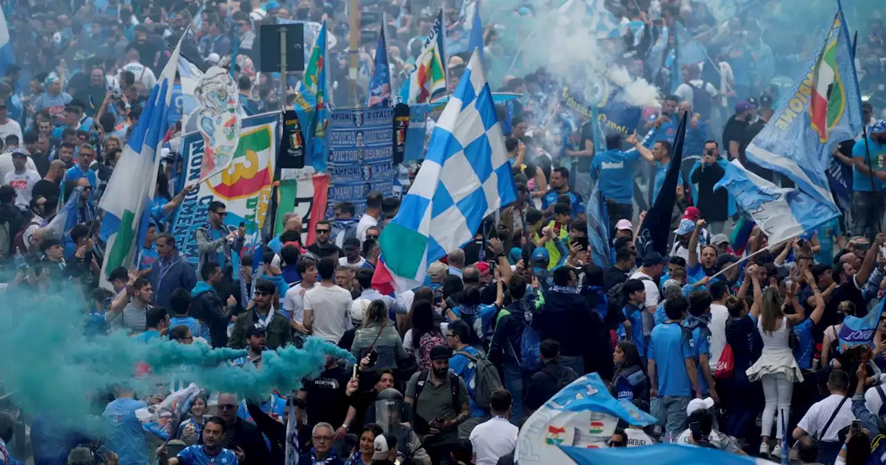 L’urlo strozzato di una città. Napoli, la festa è rinviata - Il Fatto Quotidiano