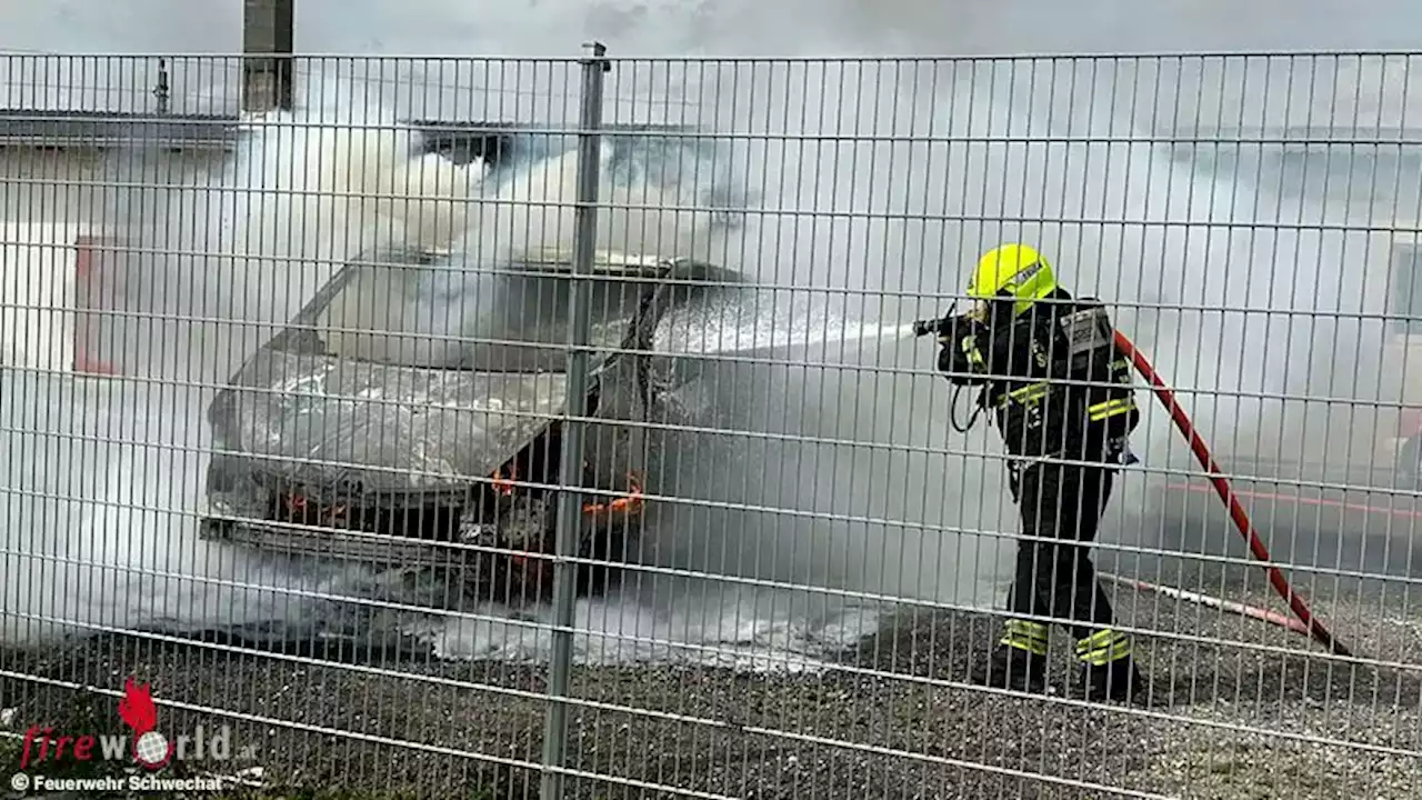 Nö: Auto-Vollbrand im Gewerbegebiet von Schwechat