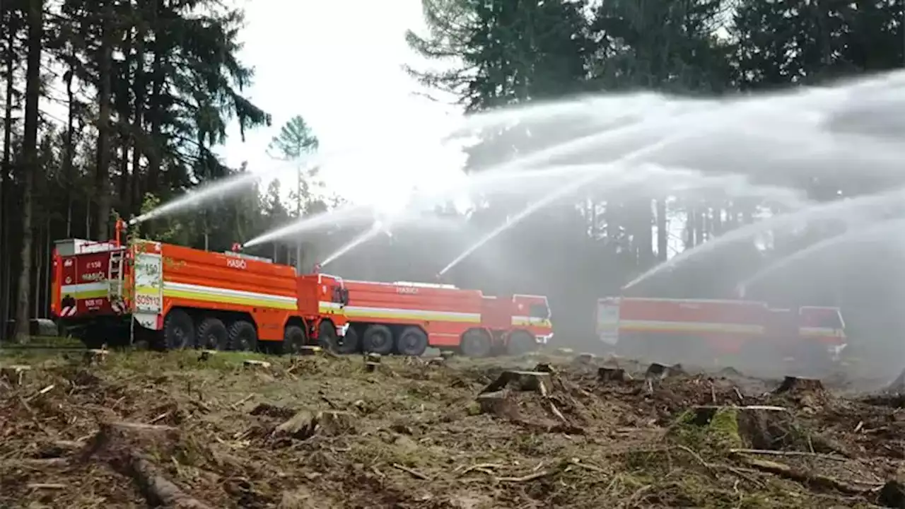 Tschechien: Schweres Gerät für den Waldbrandeinsatz: CAS 40 Tatra T815-7 10x10 mit 20.000 Liter Wasser