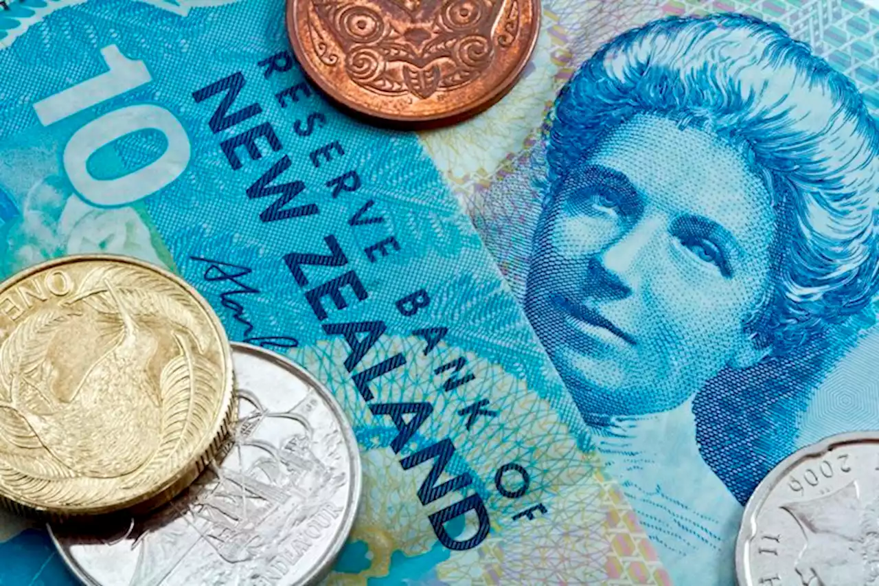 NZD/USD flat-lines below 0.6200 mark, modest USD strength caps the upside