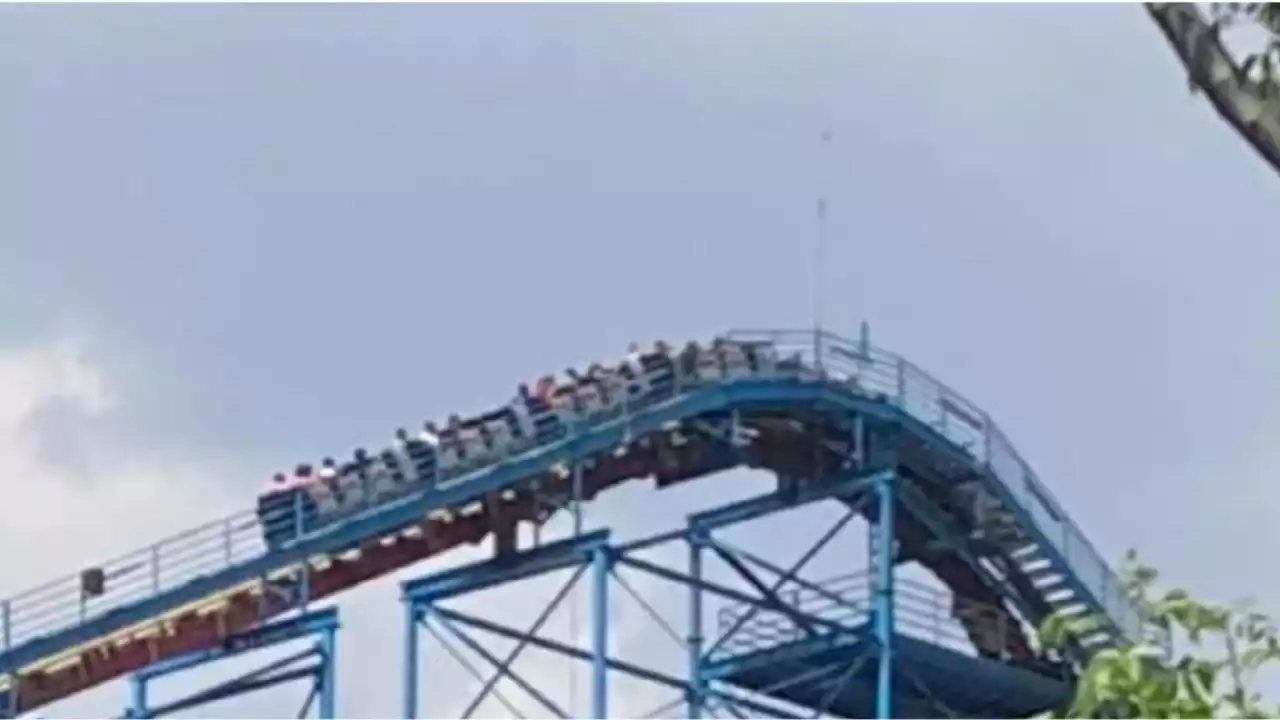 En pleno Día del Niño: decenas de personas quedan 'suspendidas' en el aire arriba del Superman en Six Flags