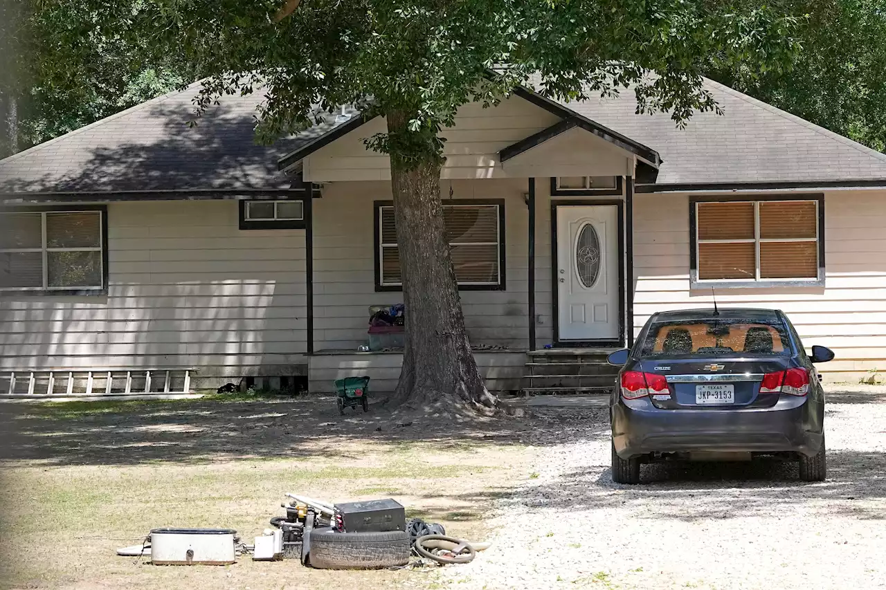 FBI Says Manhunt For Texas Gunman Who Killed 5 Neighbors 'Running Into Dead Ends,' More Than 200 People Now Searching