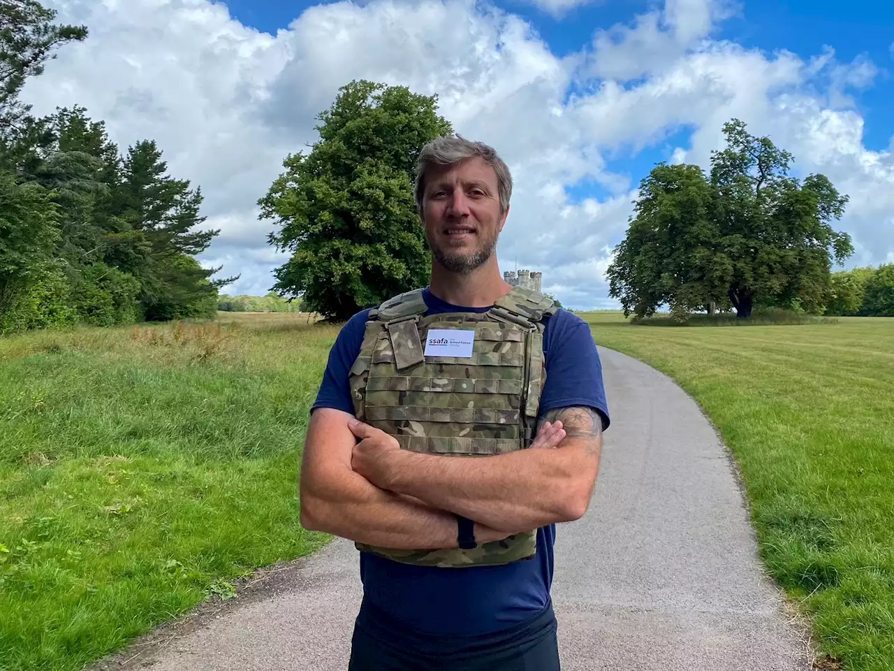 Army veteran attempts 100-mile run in full-body armour