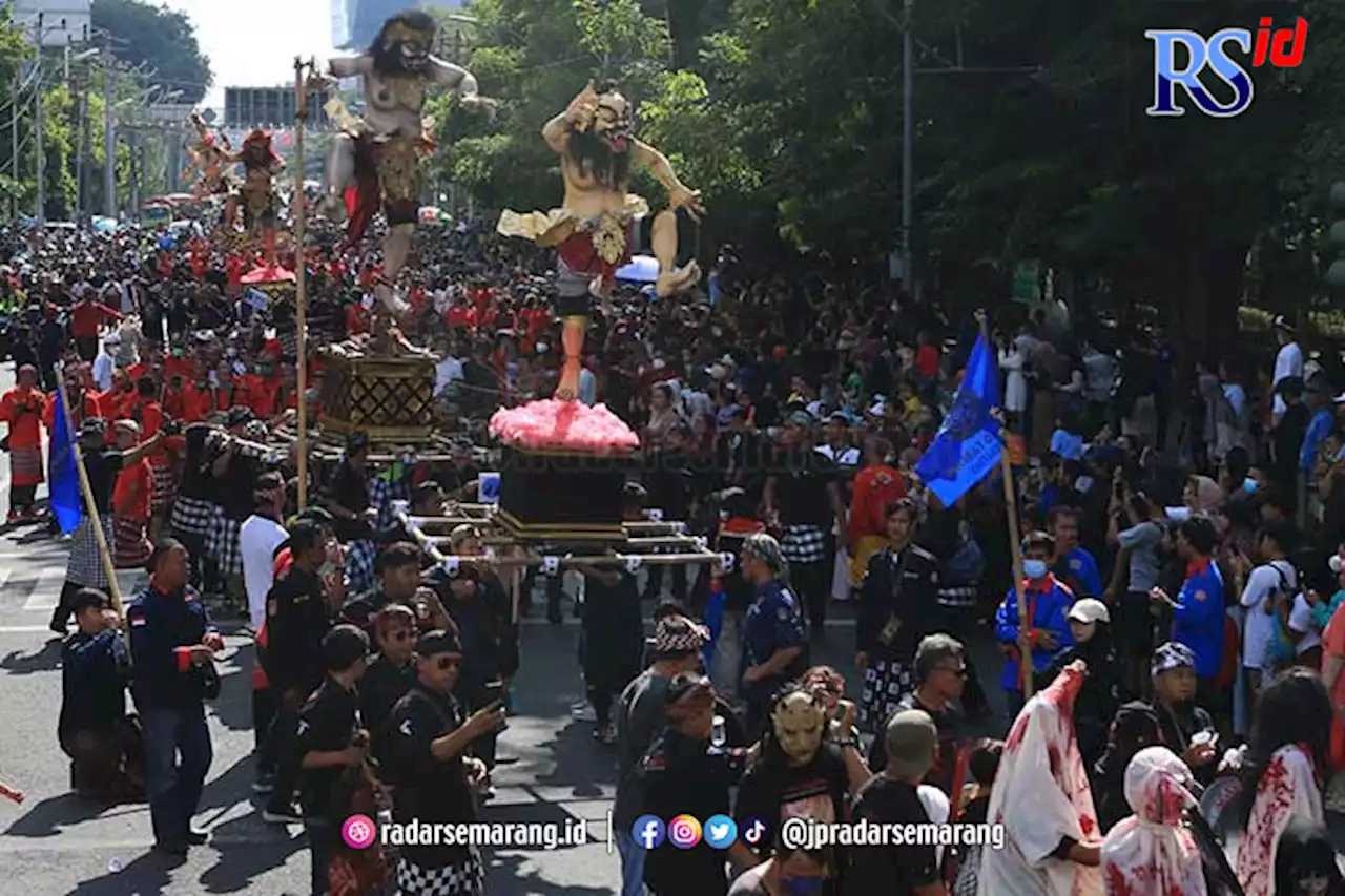 Ribuan Warga Semarang Semarakkan Festival Ogoh-Ogoh