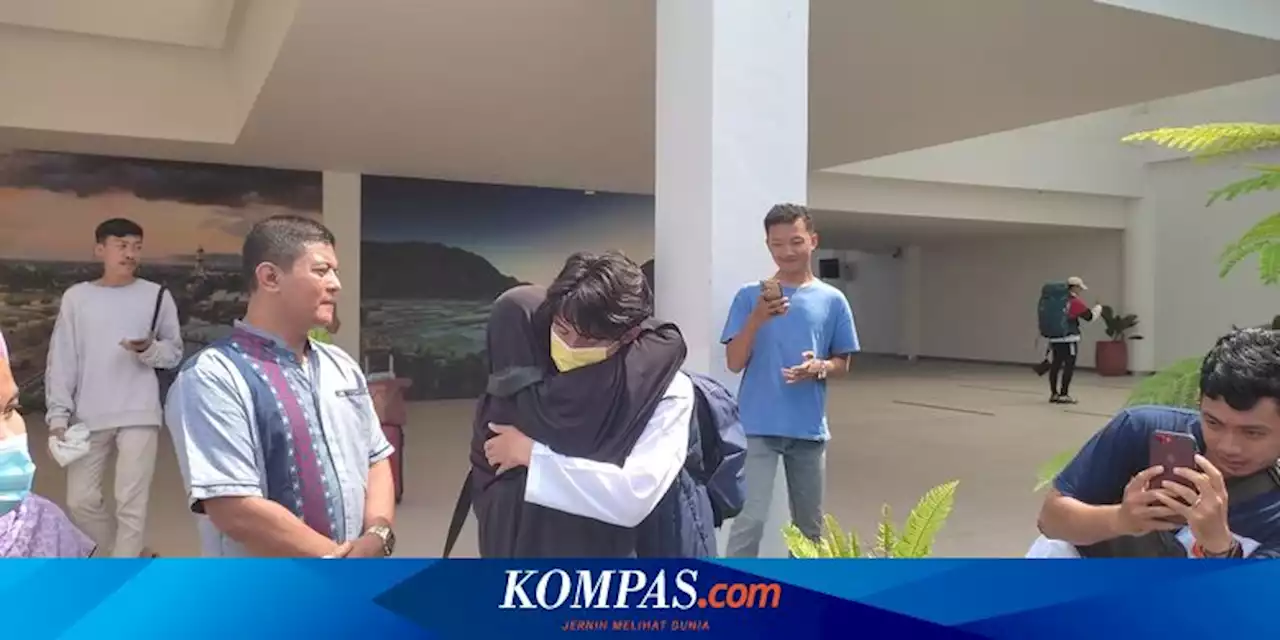 Tangis Haru Sambut Kedatangan WNI Korban Perang Sudan di Bandara Lombok