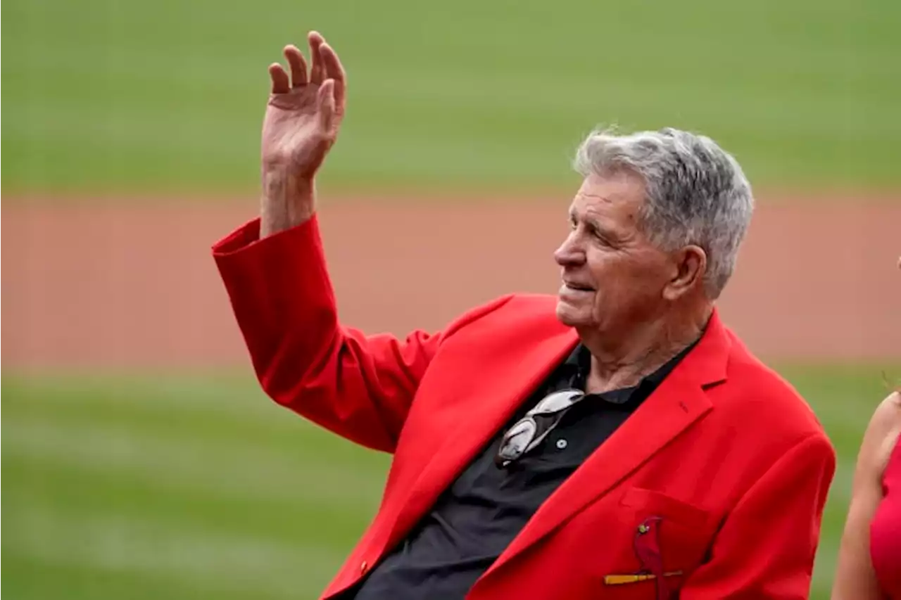 Cardinals broadcaster, World Series champ Mike Shannon dies