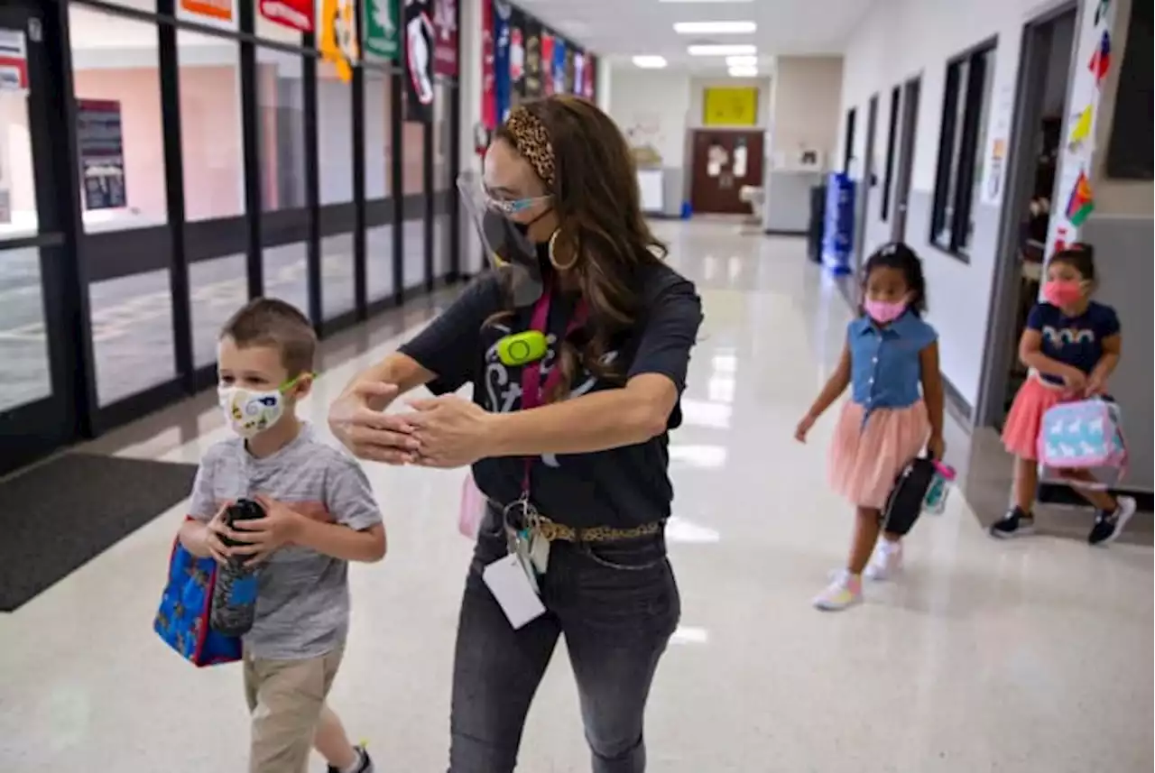 Texas House advances bill that would give retired teachers a pension raise