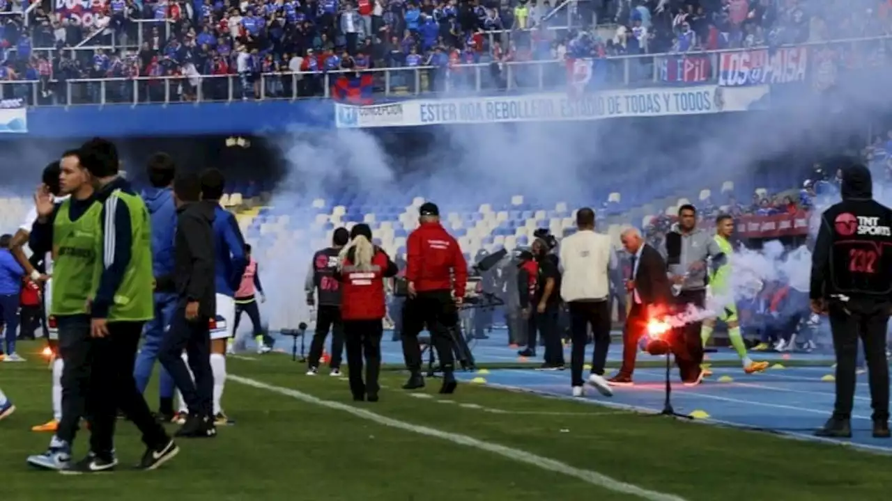 Graves incidentes en el clásico de Chile: piden la suspensión del fútbol