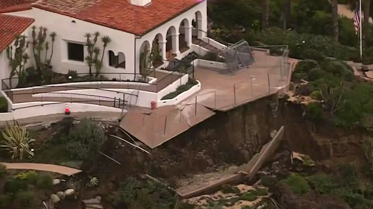 Land Under 'Casa Romantica' in San Clemente Begins Crumbling